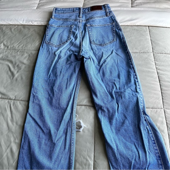 hollister • ripped high rise dad jeans - Picture 4 of 15